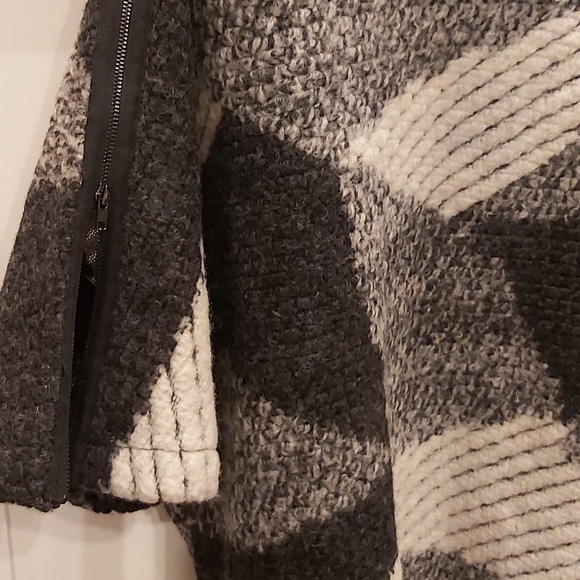 Taravao geometric wool sweater - Picture 4 of 8